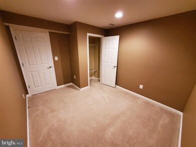 42234 Oasis Ct, Chantilly, VA 20152 - photo 2