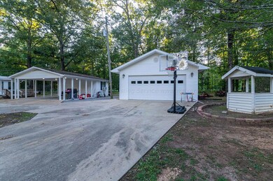 Detacted Garage