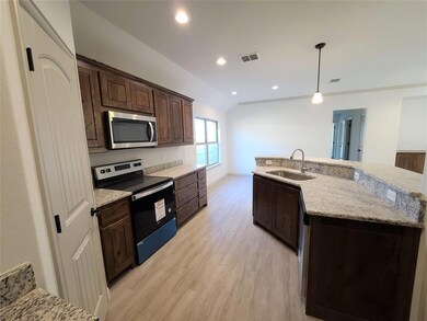 112 Clover Cir, Weatherford, TX 76086 - photo 4