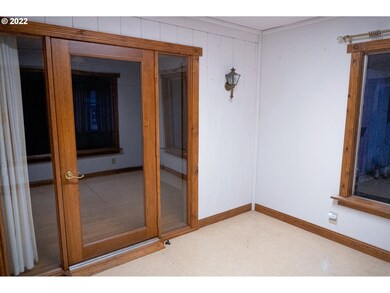 377 Northside Rd, Sutherlin, OR 97479 - photo 4