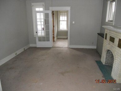 Living room Unit 1
