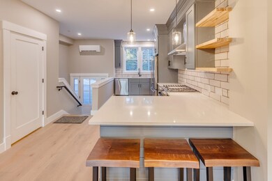 Eat-in breakfast bar