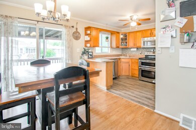 906 Palm Tree Cir, Glen Burnie, MD 21060 - photo 7