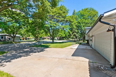 1015 Aphrodite Rd, Green Bay, WI 54311 - photo 4