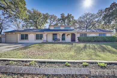 409 W Redbud Dr, Hurst, TX 76053 - photo 4