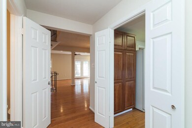 7919 Bethelen Woods Ln, Springfield, VA 22153 - photo 5