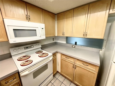 9211 Jakes Path, Largo, FL 33771 - photo 6