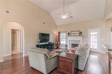 Living Room Hardwired for Internet, Ceiling fan   and Open to Eat-in Kitchen