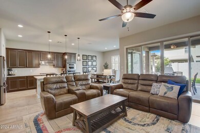 Great Room 3540 E Boot Track Trl