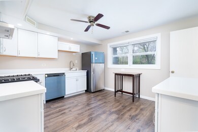 17950 Thomas Ln, Country Club Hills, IL 60478 - photo 3