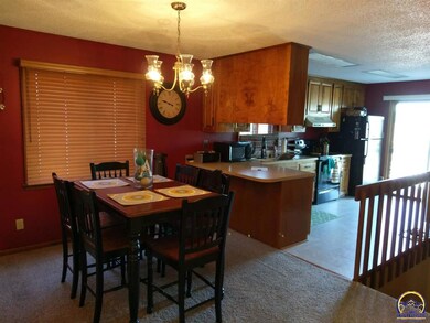 3538 SW Eveningside Dr, Topeka, KS 66614 - photo 7