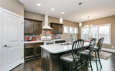 Kitchen & Dining Area