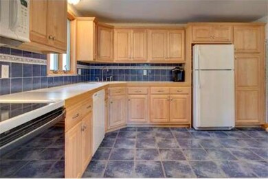 33 Lois Ln, Billerica, MA 01821 - photo 3