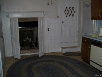 817 Knox Ave, Easton, PA 18042 - photo 4