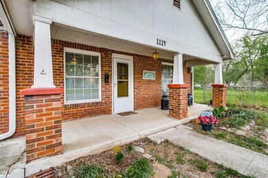 1114 S Howeth St, Gainesville, TX 76240 - photo 2