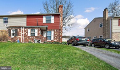 557 Staufer Ct, Mount Joy, PA 17552 - photo 2