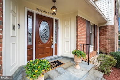 8904 Copenhaver Dr, Potomac, MD 20854 - photo 4