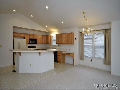 37 Gray Wolf Ln, Hendersonville, NC 28792 - photo 5