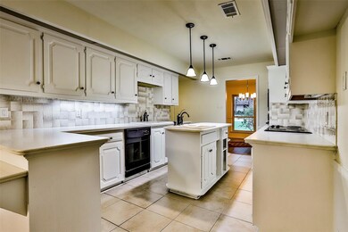 1118 Ridgecrest Cir, Denton, TX 76205 - photo 4