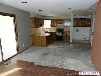 3801 S Poplar Ave, Broken Arrow, OK 74011 - photo 3