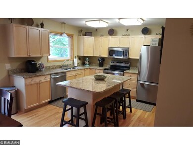 Amazing kitchen with granite, maple cabinets and s