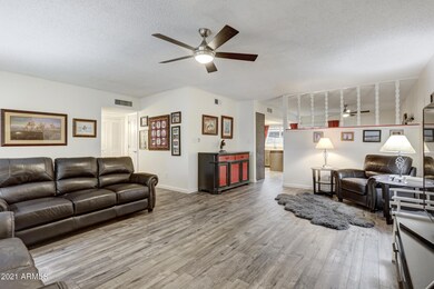 2114 E Dunbar Dr-9