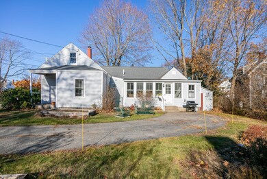 22 W Elm St Yarmouth ME 04096-large-003-