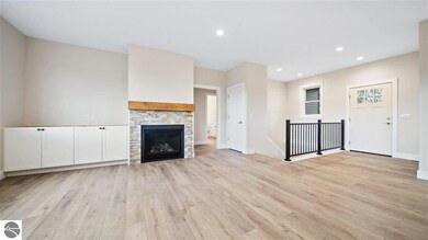 7827 E Longbranch Cir, Traverse City, MI 49684 - photo 6