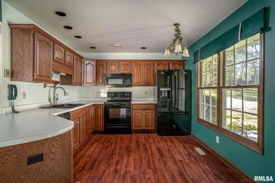 2218 Spring Ct, Davenport, IA 52803 - photo 4