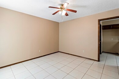 5414 Arncliffe Dr, Houston, TX 77088 - photo 5