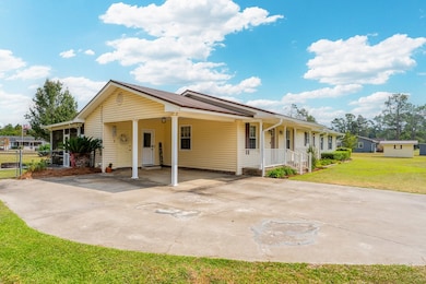 126 Spruce Dr, Alma, GA 31510 - photo 2