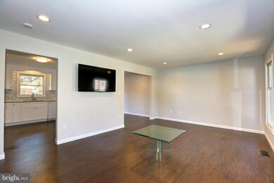 611 Deerhead Ct, Silver Spring, MD 20904 - photo 4