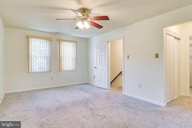 5961 Ohara Landing Ct, Burke, VA 22015 - photo 4