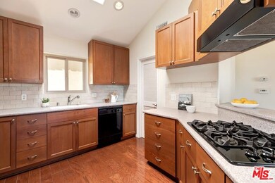 535 E Walnut Ave unit B, El Segundo, CA 90245 - photo 5