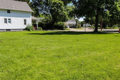 1721 D St SW, Cedar Rapids, IA 52404 - photo 3