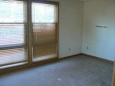 412 S Yearling Rd, Columbus, OH 43213 - photo 2