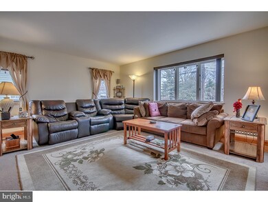 321 Fernwood Ave, Folsom, PA 19033 - photo 4