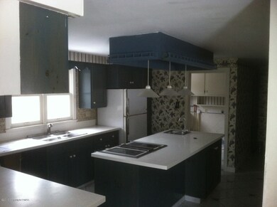 218 Welwood Ave, Hawley, PA 18428 - photo 5