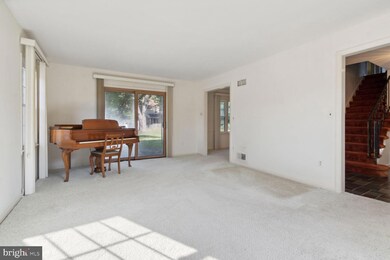 2417 E Gate Dr, Silver Spring, MD 20906 - photo 5