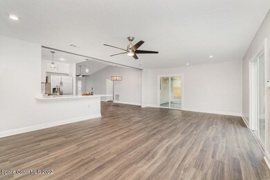 FAMILY ROOM /KITCHEN