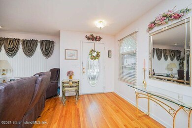 50 ROCHELLE PLACE-7