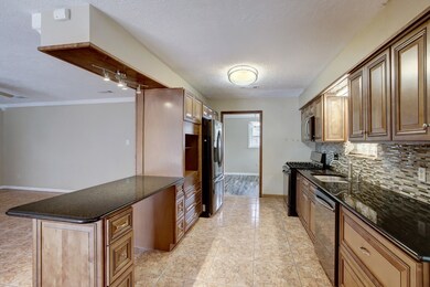 11427 Kirkwyn Dr, Houston, TX 77089 - photo 6