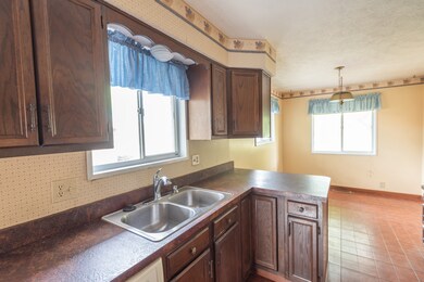 635 S 9th Ave, Beech Grove, IN 46107 - photo 5