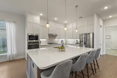 THE KITCHEN IS WELL -EQUIPPED WITH STAINLESS STEEL