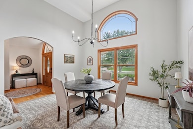 Sunny Entrance & Dining Space
