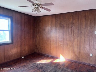 502 Thompson St, Philadelphia, TN 37846 - photo 6