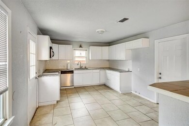 524 Crandle Dr, Fort Worth, TX 76108 - photo 7