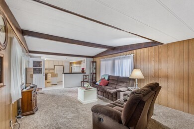 Livingrm2