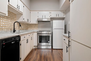 1818 Augusta Dr unit 13, Houston, TX 77057 - photo 5