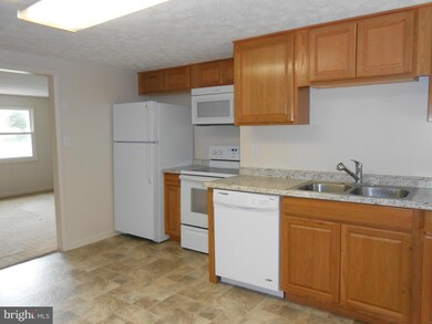 25371 Three Notch Rd unit A, Hollywood, MD 20636 - photo 3